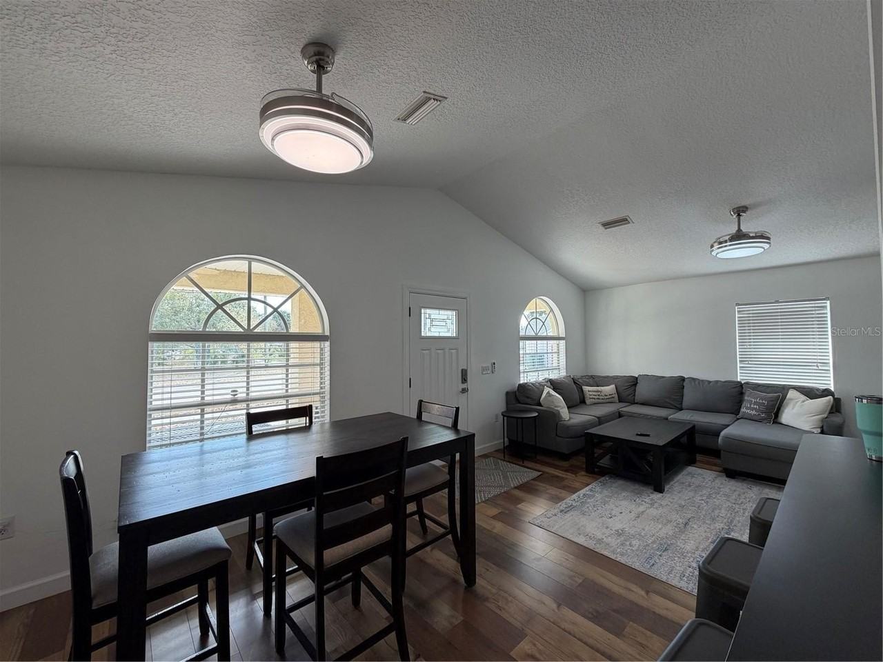 2723 W Arch St - Photo 7 of 14