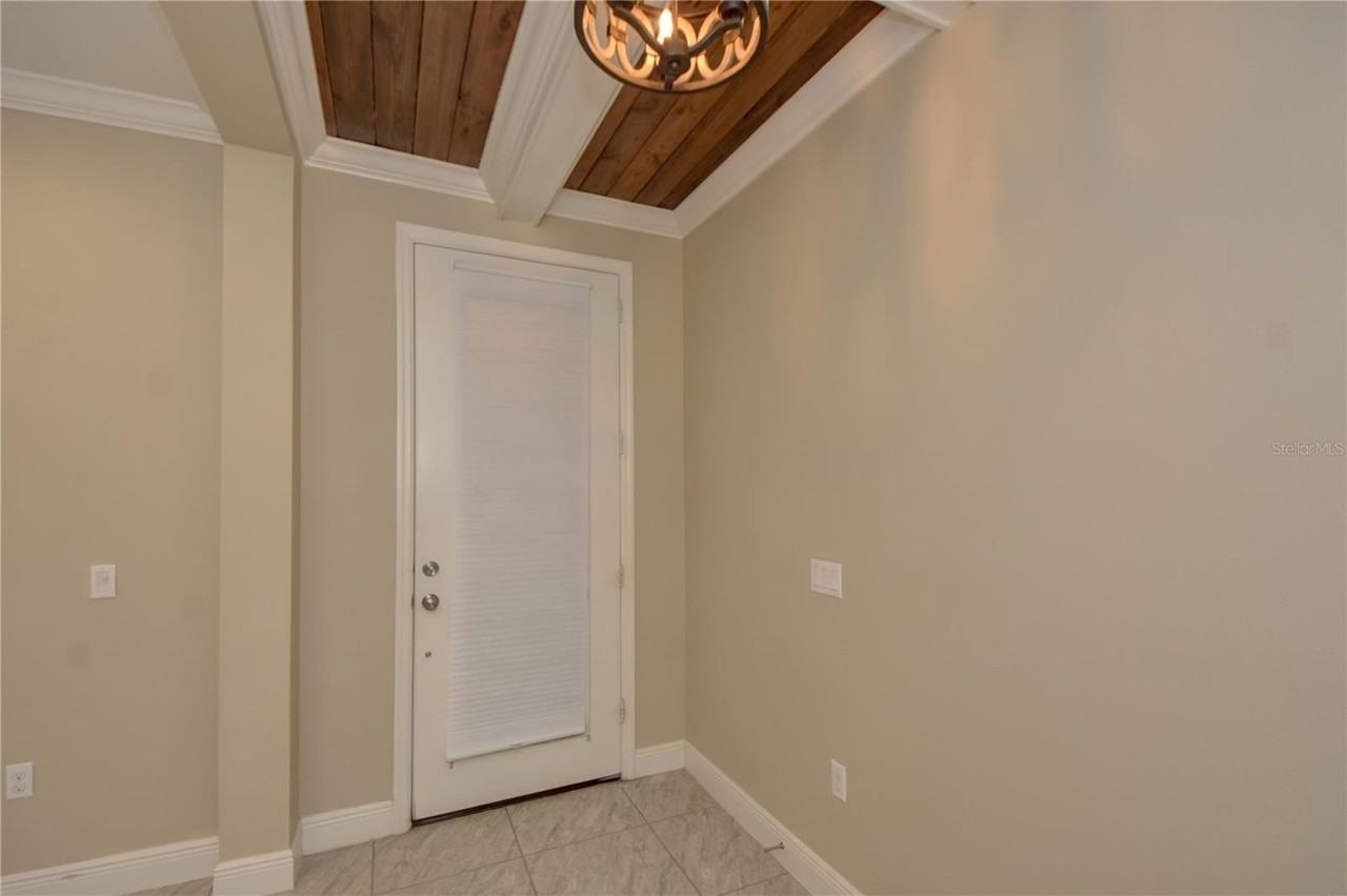 7408 Ridgelake Cir - Photo 5 of 39