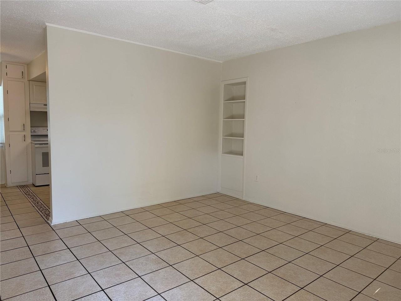 817 Margo St - Photo 3 of 14