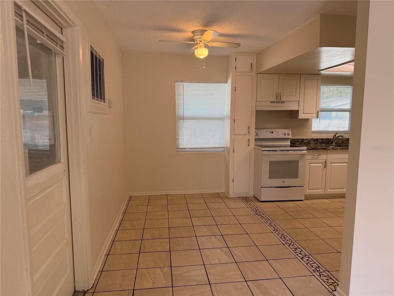 817 Margo St - Photo 4 of 14