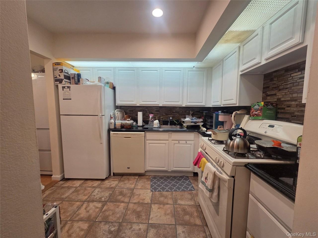 20614 Emily Rd Unit 42 - Photo 4 of 9