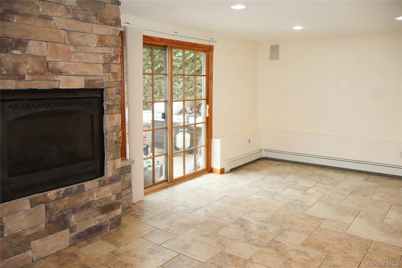 642 6th Ave W - Photo 2 of 8