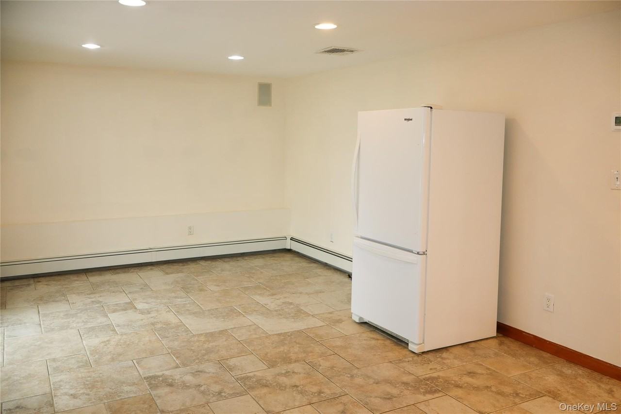 642 6th Ave W - Photo 3 of 8