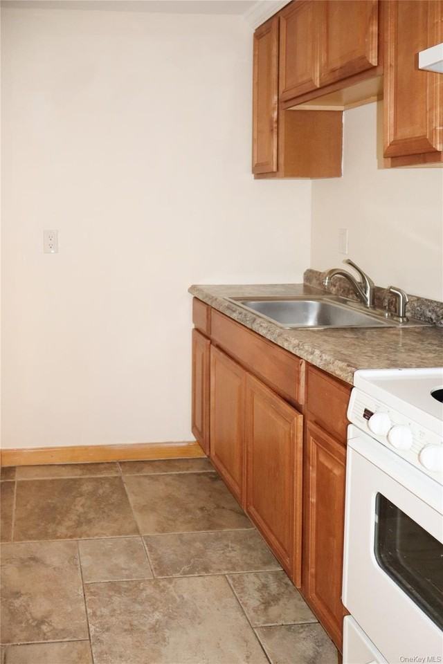 642 6th Ave W - Photo 4 of 8