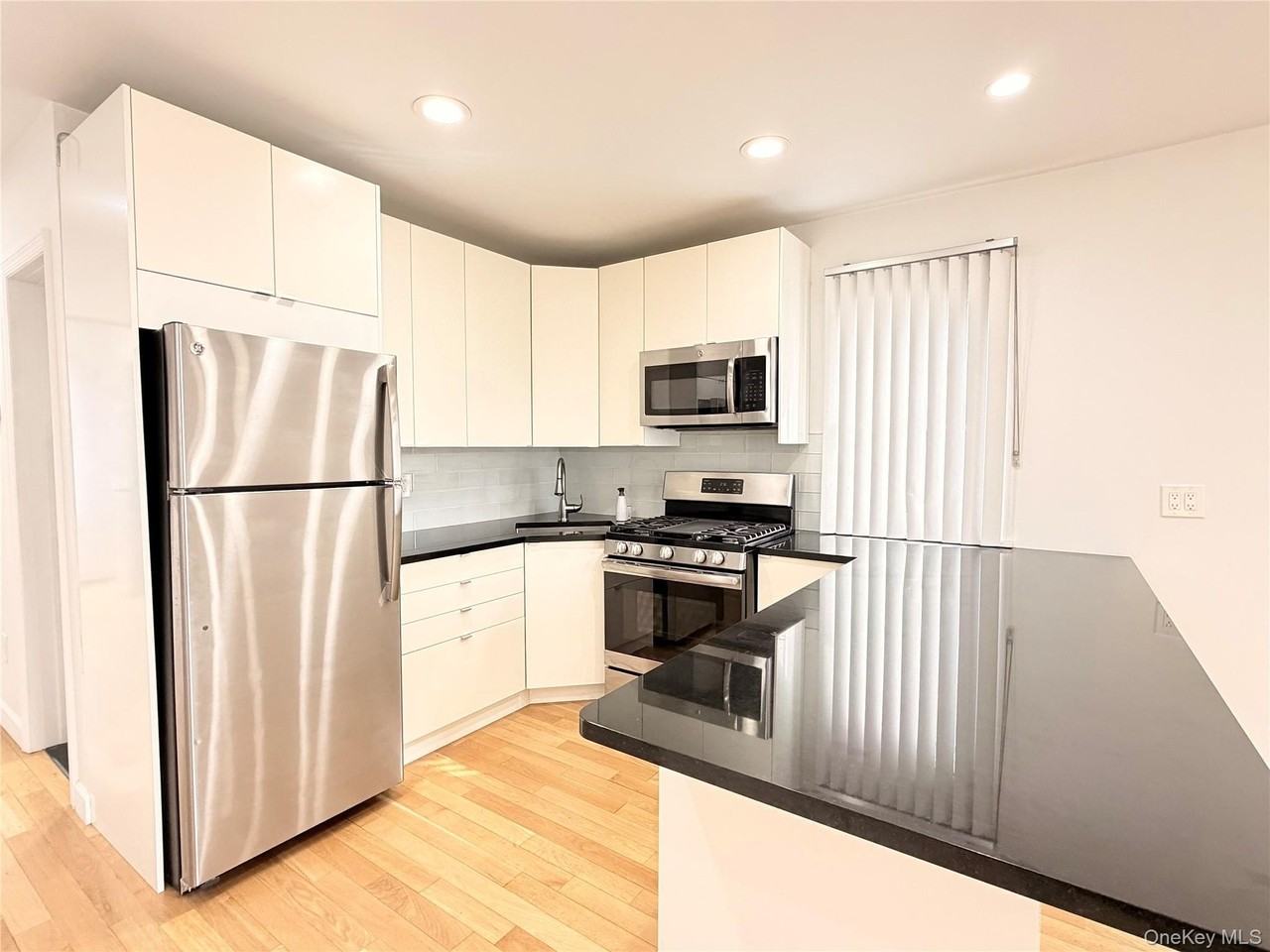 7027 65th St Unit 2 - Photo 4 of 13