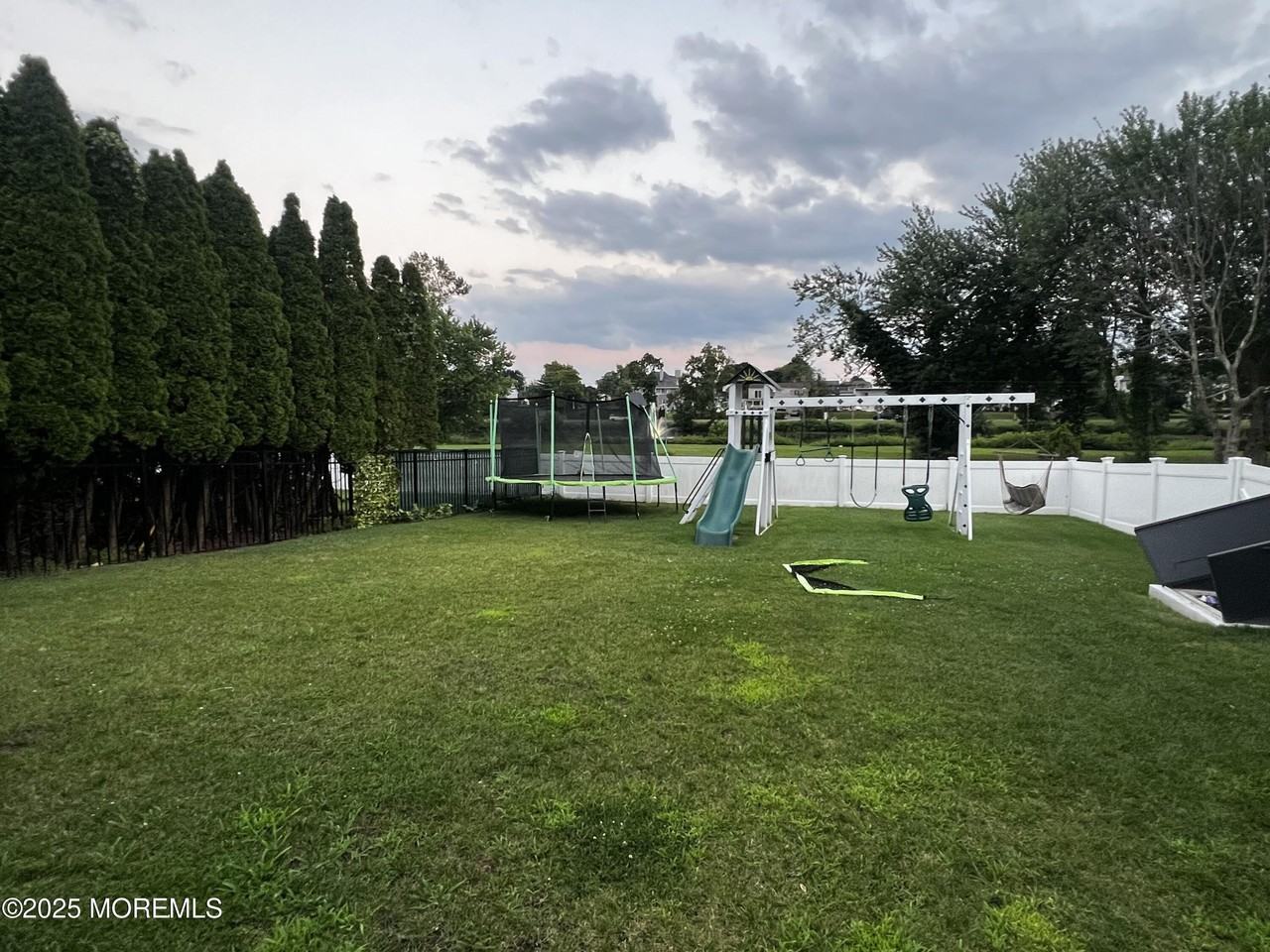 799 Bowyer Ave - Photo 4 of 33