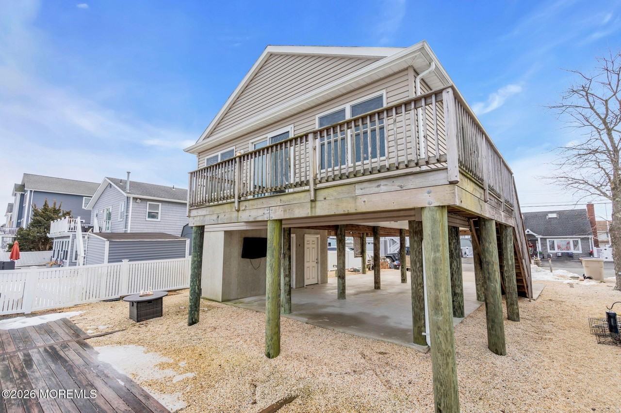 227 Cedar Dr - Photo 2 of 18