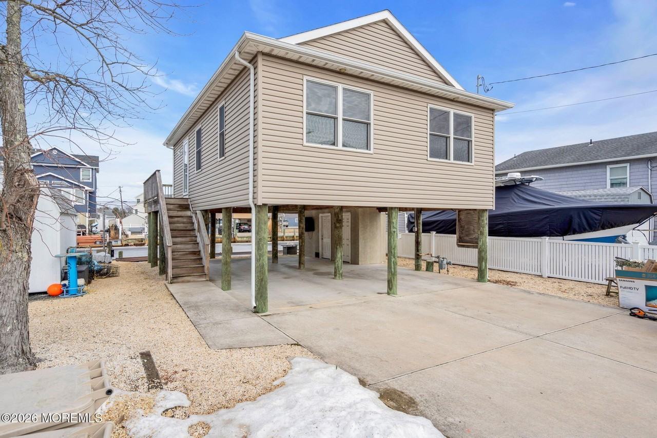 227 Cedar Dr - Photo 3 of 18