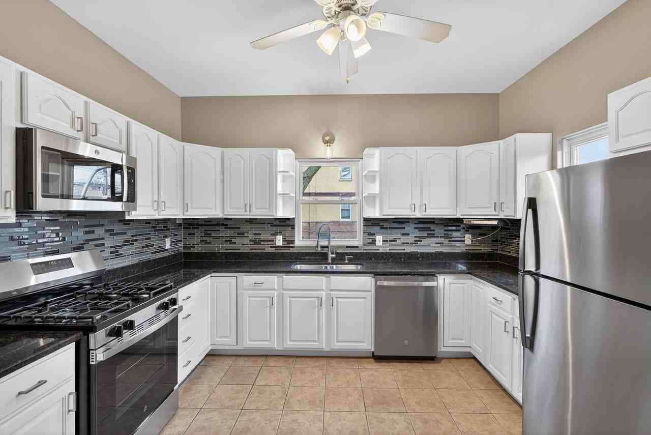 1657 N Harding Ave - Photo 2 of 34