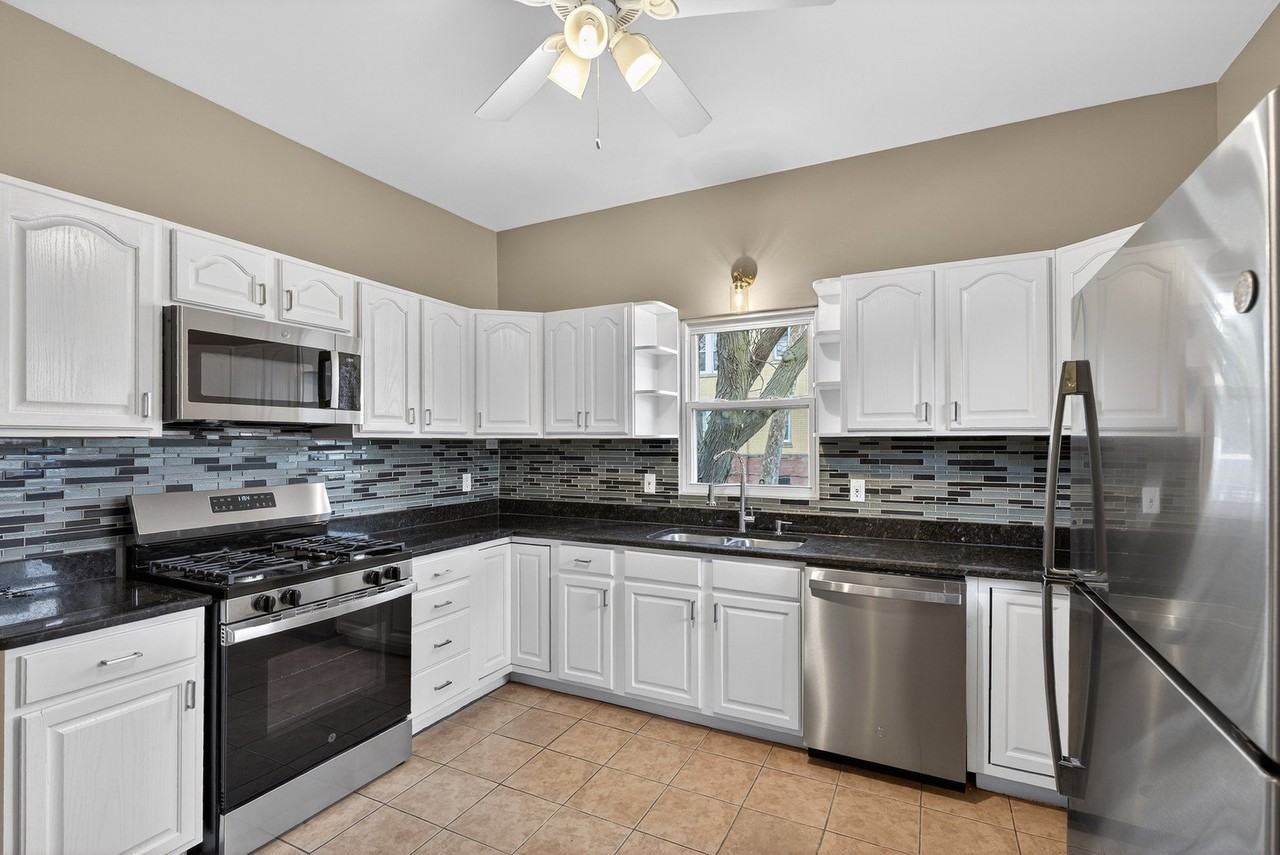 1657 N Harding Ave - Photo 3 of 34