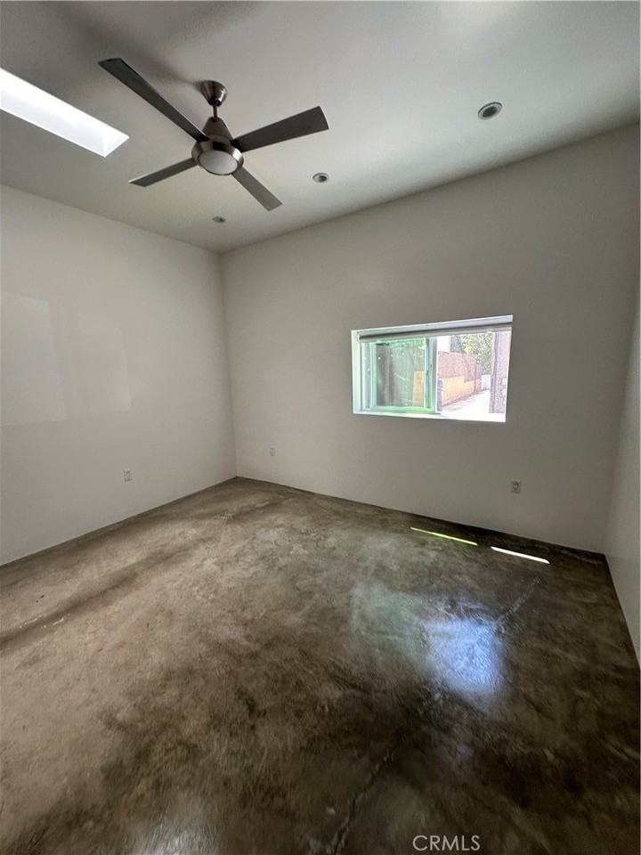 1046 S Hudson Ave - Photo 3 of 11