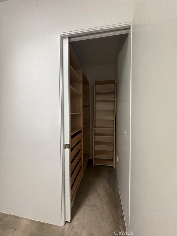 1046 S Hudson Ave - Photo 6 of 11