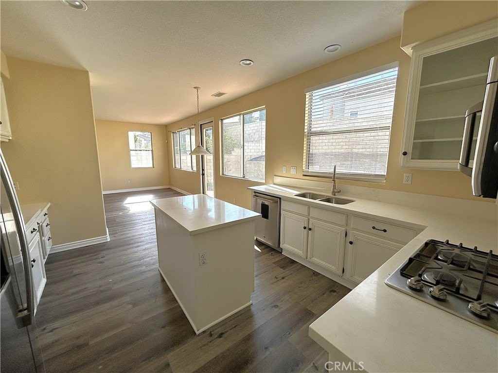 4525 Torrey Pines Dr - Photo 4 of 36