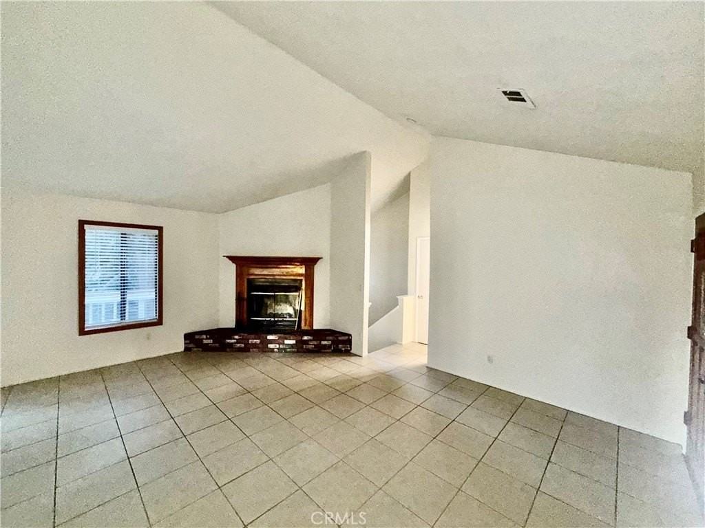 28282 Larchmont Ln - Photo 2 of 9