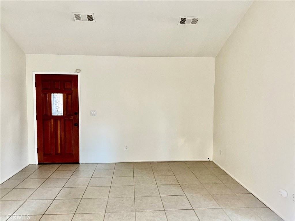 28282 Larchmont Ln - Photo 4 of 9