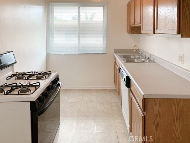 913 Mariposa St #9 - Photo 6 of 10