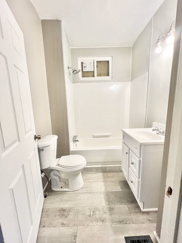 833 S 41st St #1 - Photo 6 of 14