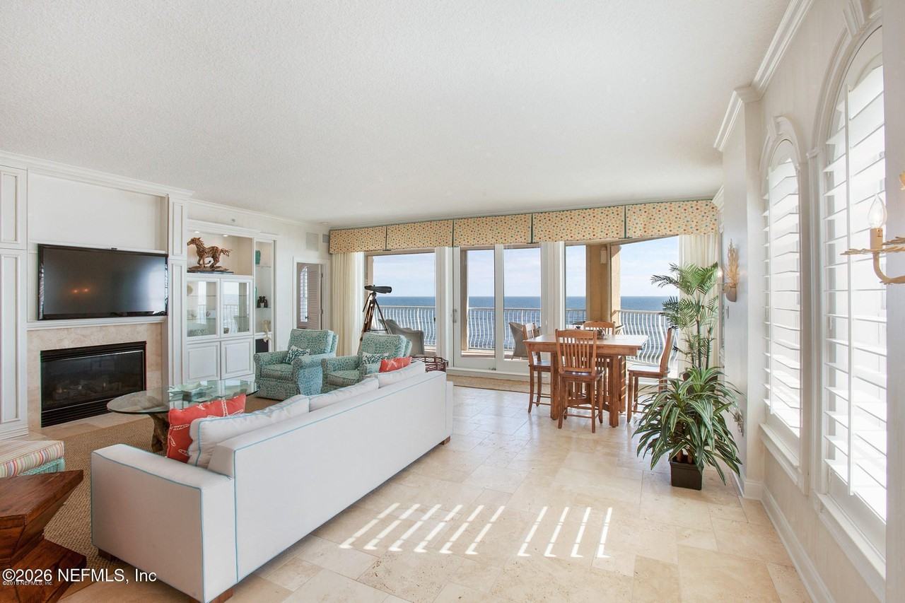 120 S Serenata Dr - Photo 2 of 12