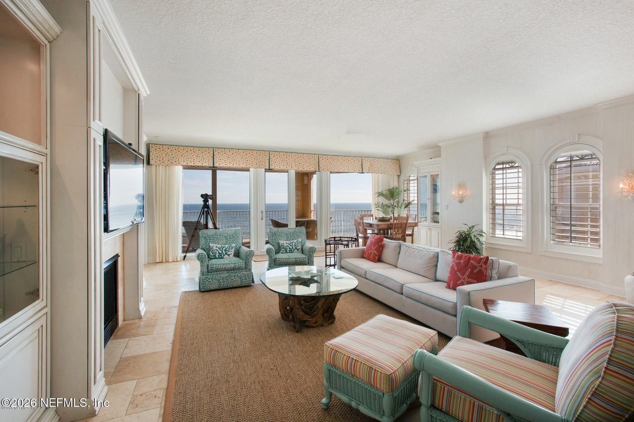 120 S Serenata Dr - Photo 3 of 12