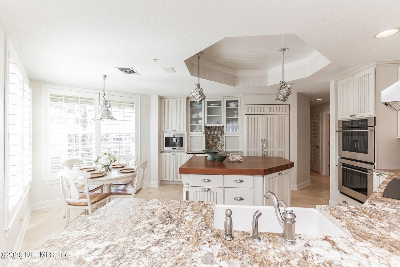 120 S Serenata Dr - Photo 5 of 12