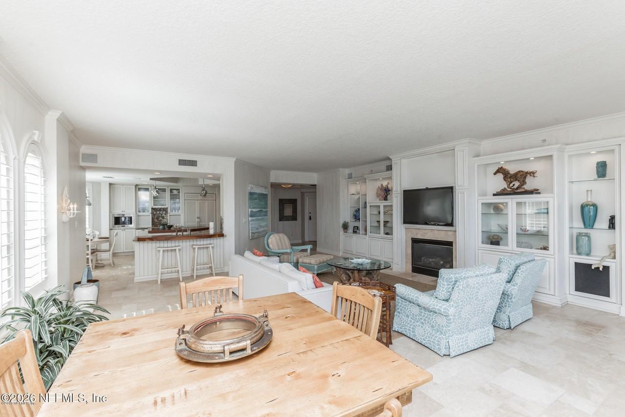 120 S Serenata Dr - Photo 6 of 12