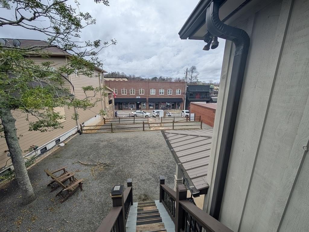 158 Mountain St - Photo 2 of 7