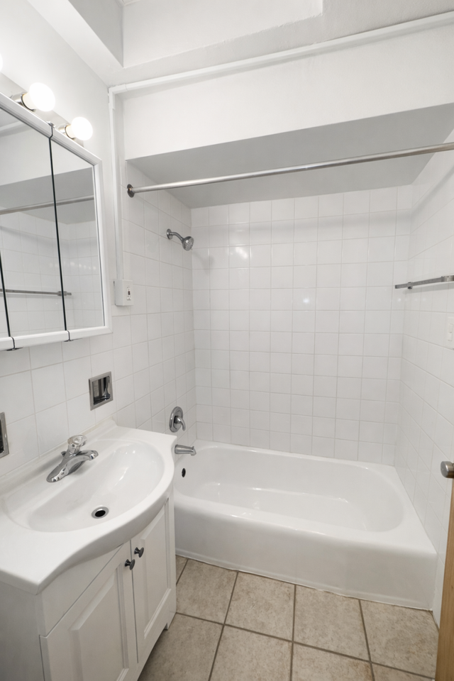 2027 W 111th St - Photo 2 of 7