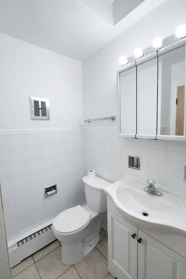 2027 W 111th St - Photo 3 of 7