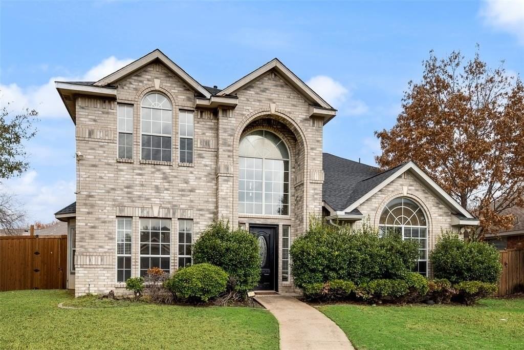 7616 Jennifer Ln - Photo 4 of 33