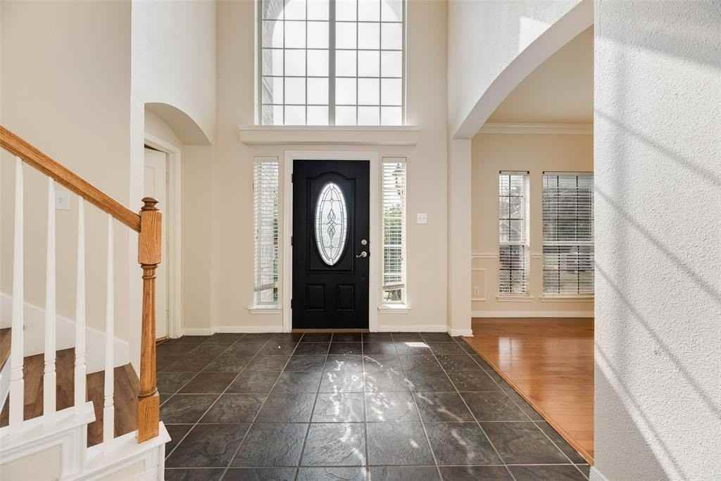 7616 Jennifer Ln - Photo 6 of 33