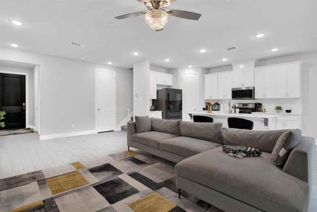 525 Teton St - Photo 7 of 23