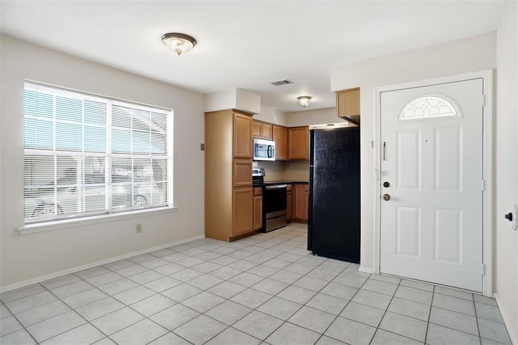 2318 Lindblad Ct - Photo 2 of 11