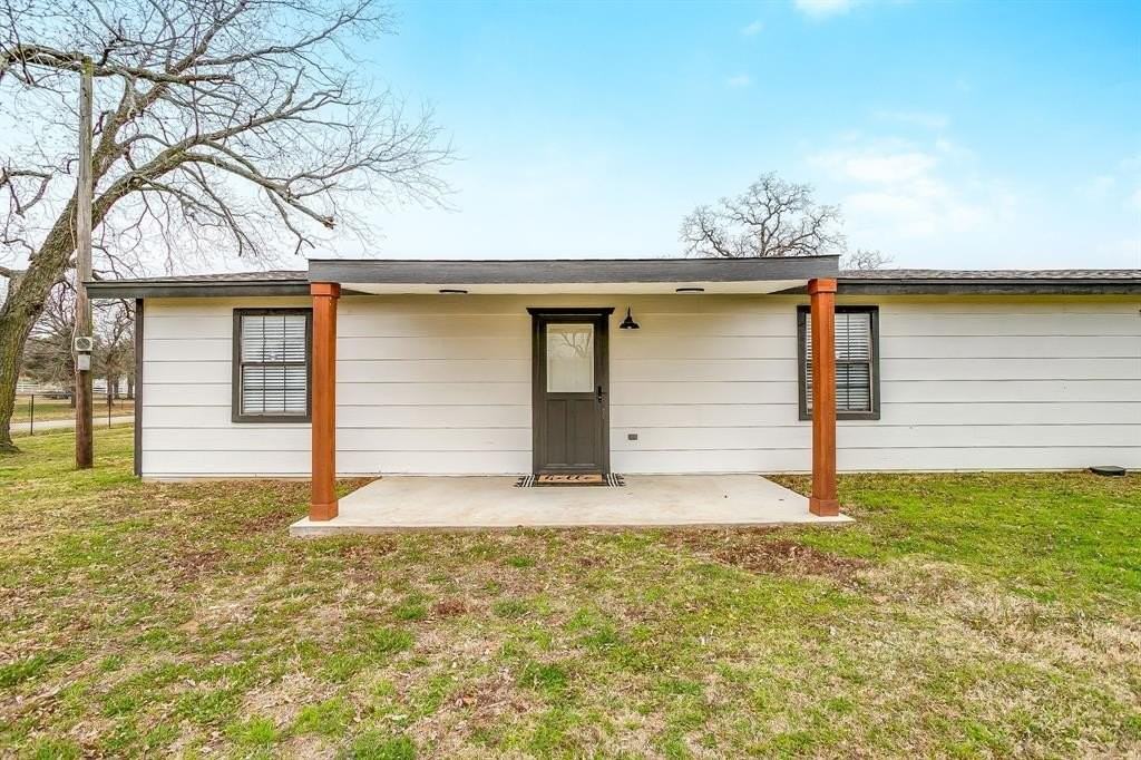 3301 County Road 530b - Photo 5 of 27