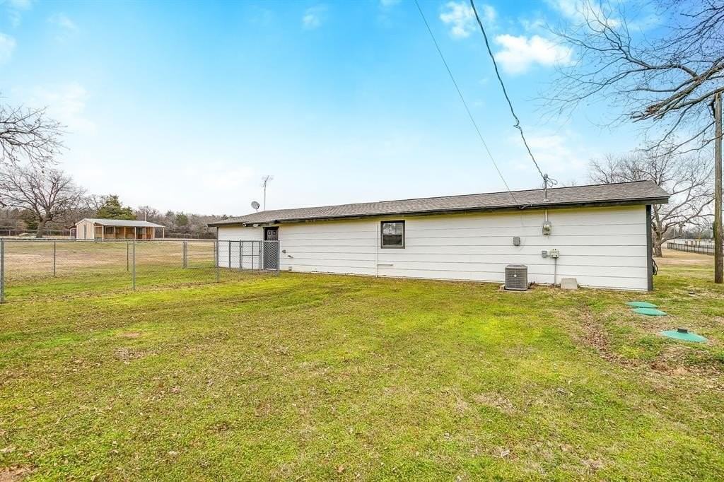 3301 County Road 530b - Photo 7 of 27