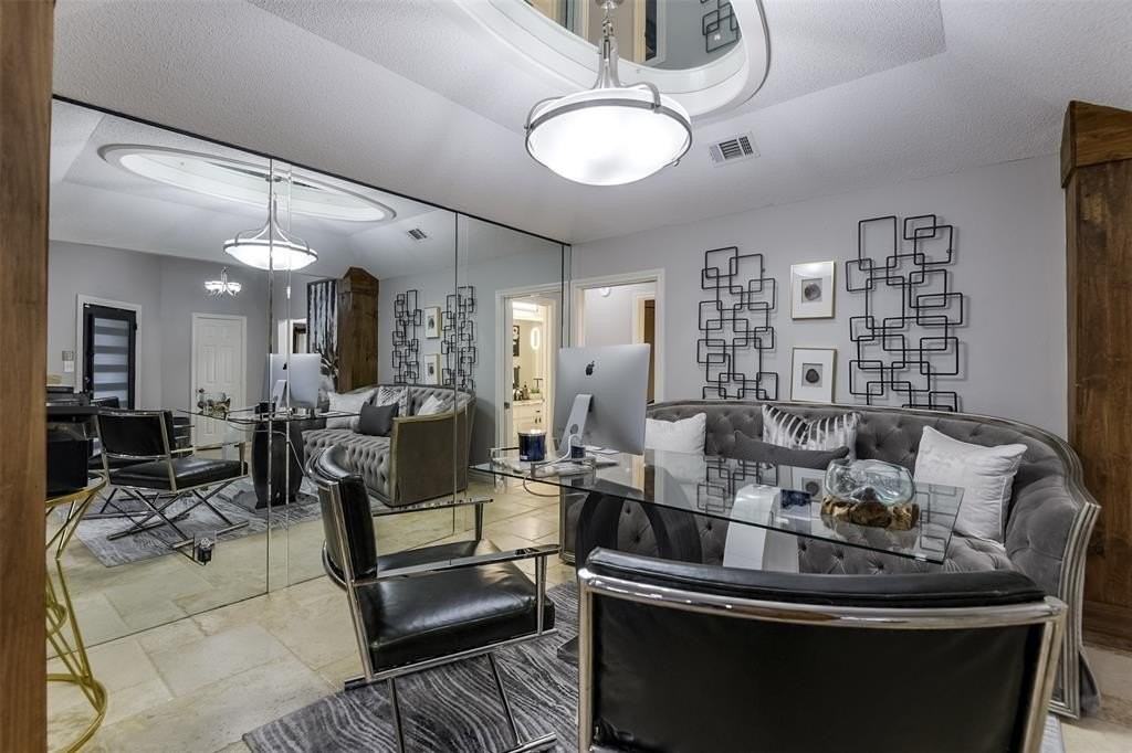 3719 Danbury Dr - Photo 3 of 40