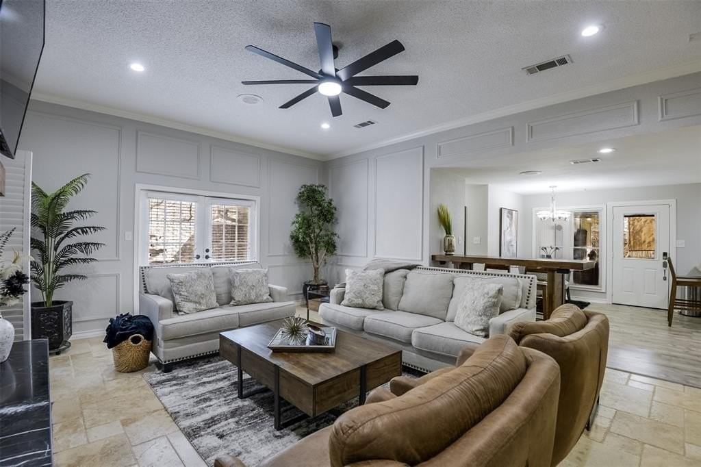 3719 Danbury Dr - Photo 4 of 40