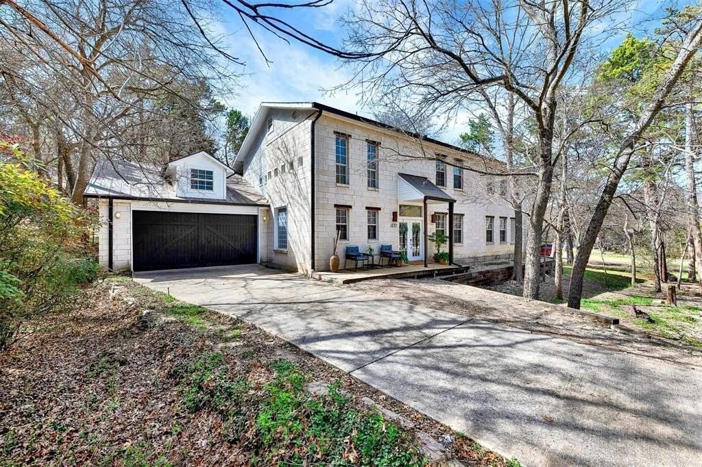 1233 Lady Ln - Photo 2 of 33