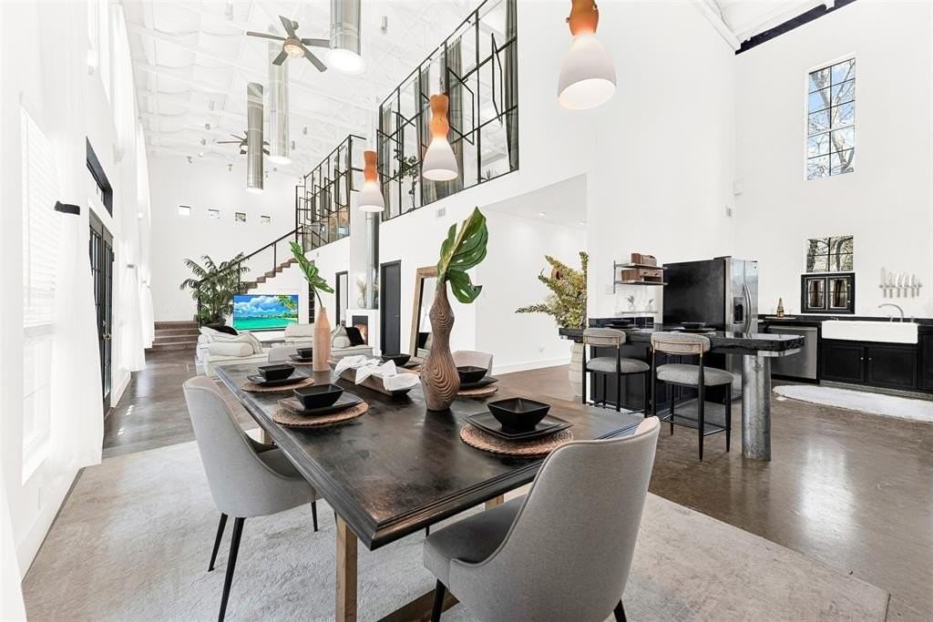 1233 Lady Ln - Photo 6 of 33