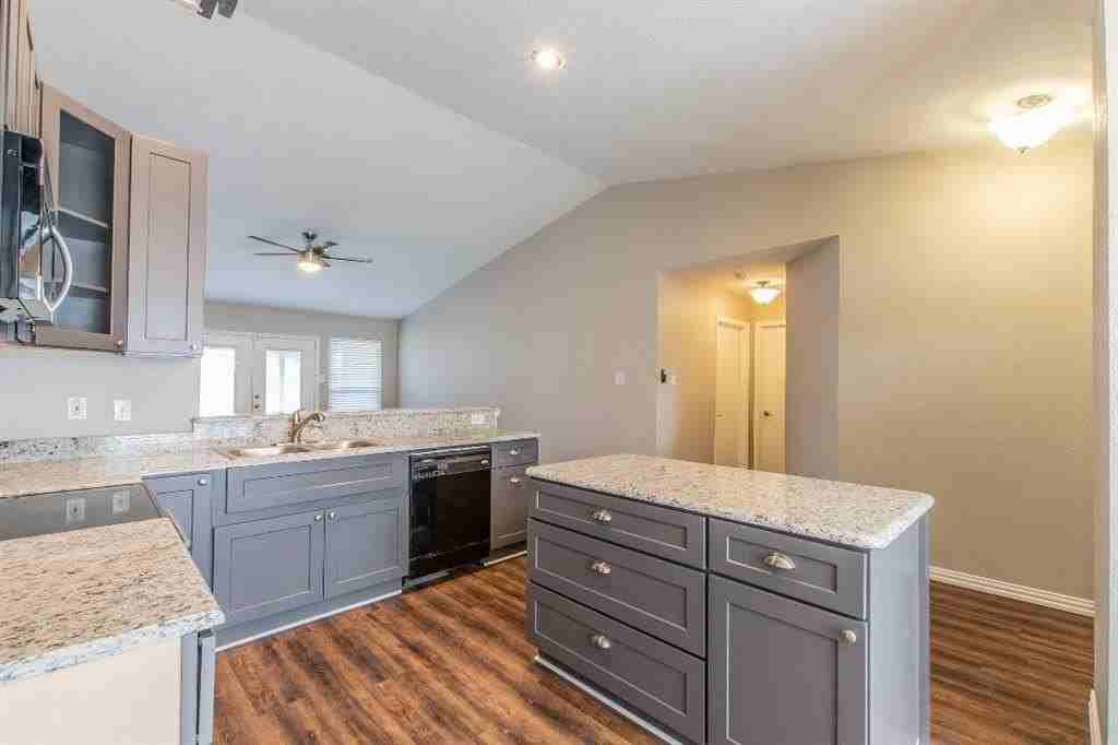 1213 Wyndham Dr - Photo 5 of 17