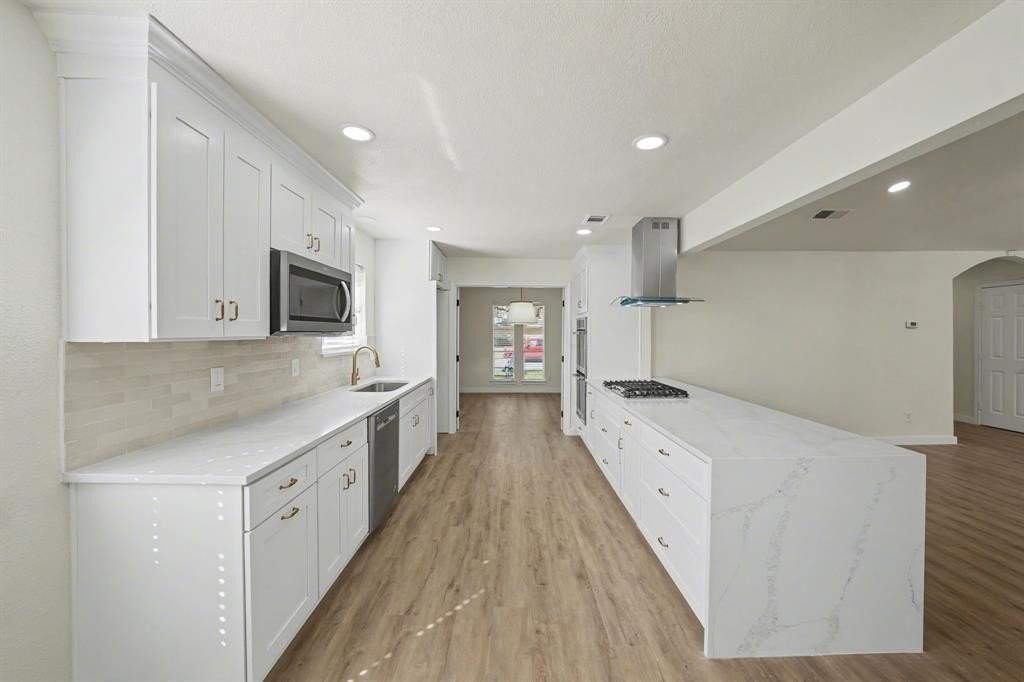 3204 Lynbrook Dr - Photo 4 of 32