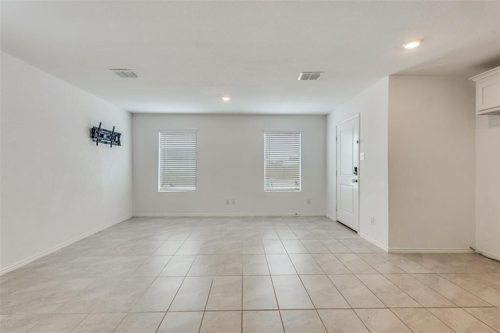 6723 Coulter Dr - Photo 5 of 25