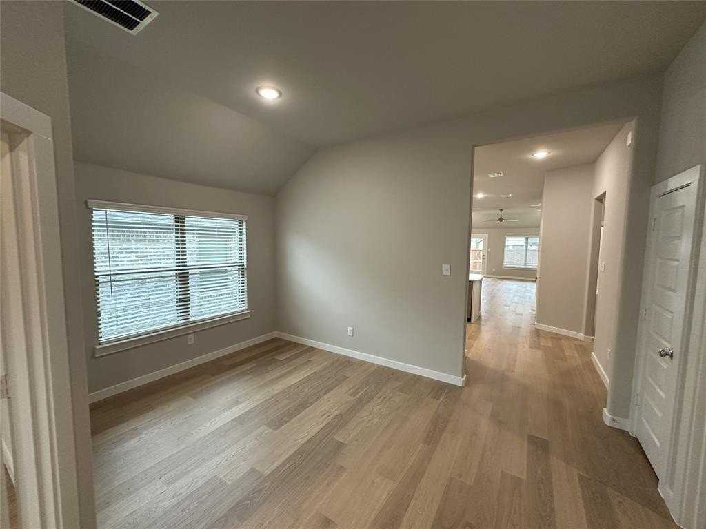 109 Lavender St - Photo 3 of 15