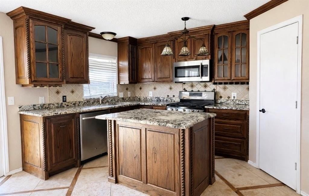 7022 Lanyon Dr - Photo 3 of 4