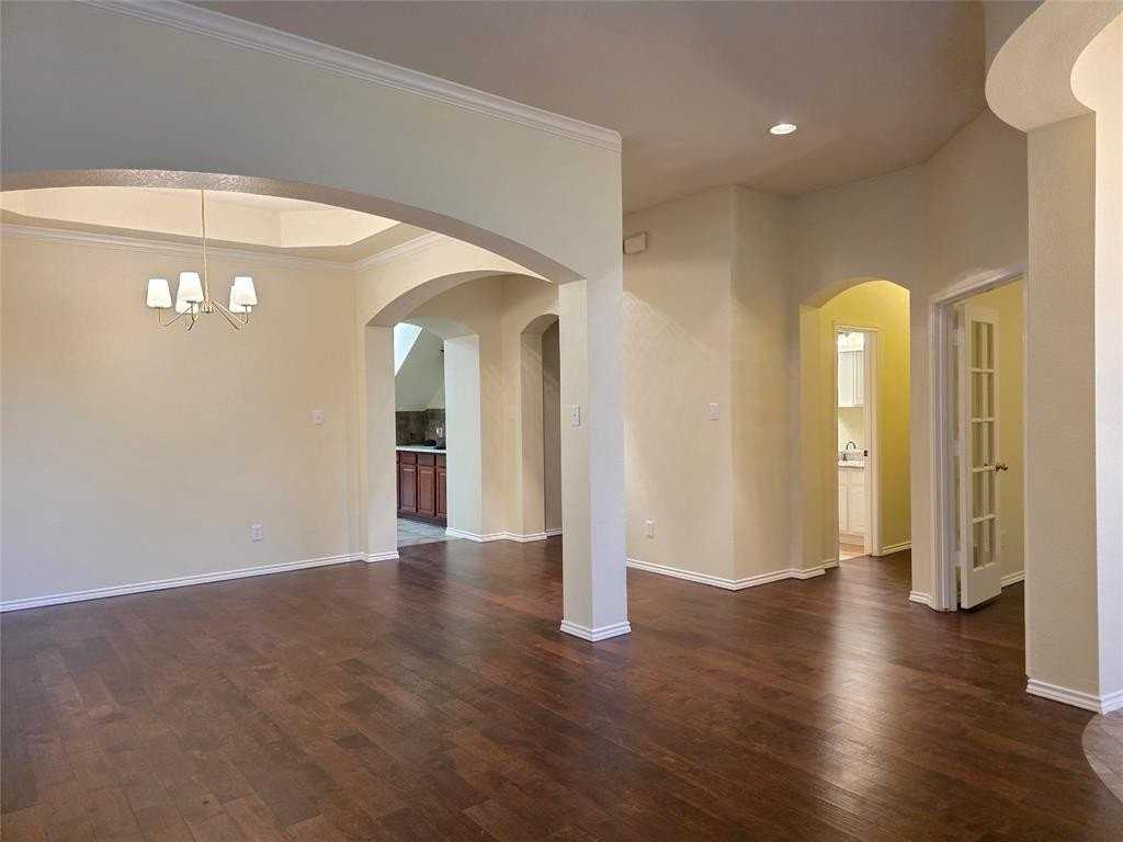 4621 Kingsway Ln - Photo 7 of 30