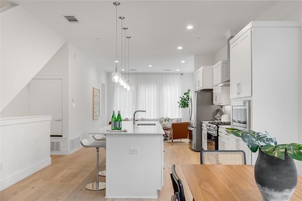 3915 N Hall St #305 - Photo 5 of 18