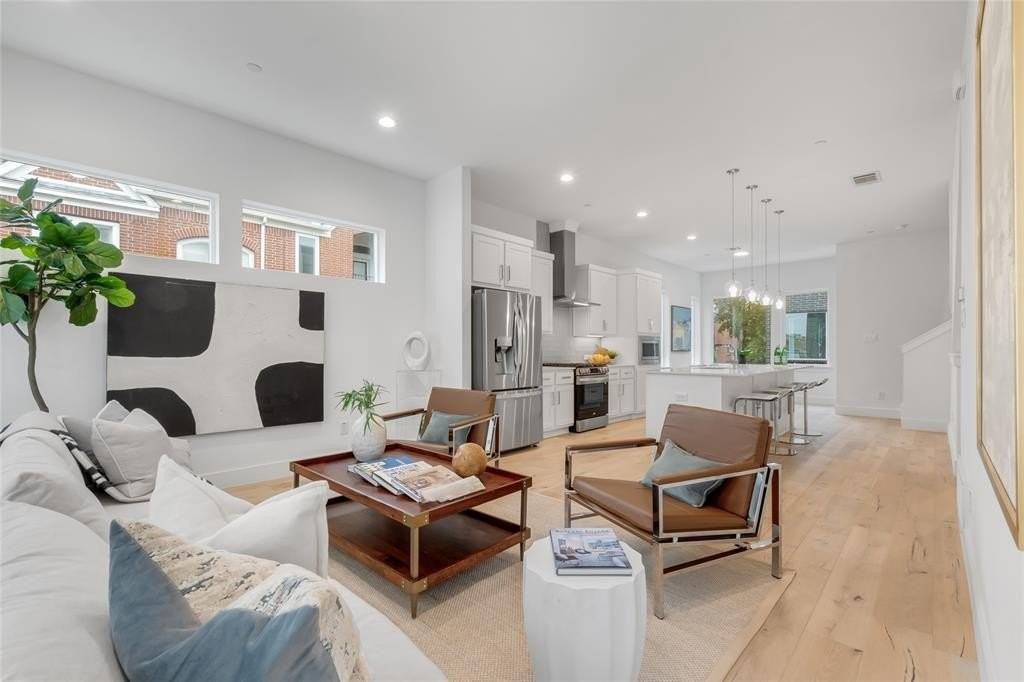 3915 N Hall St #305 - Photo 7 of 18
