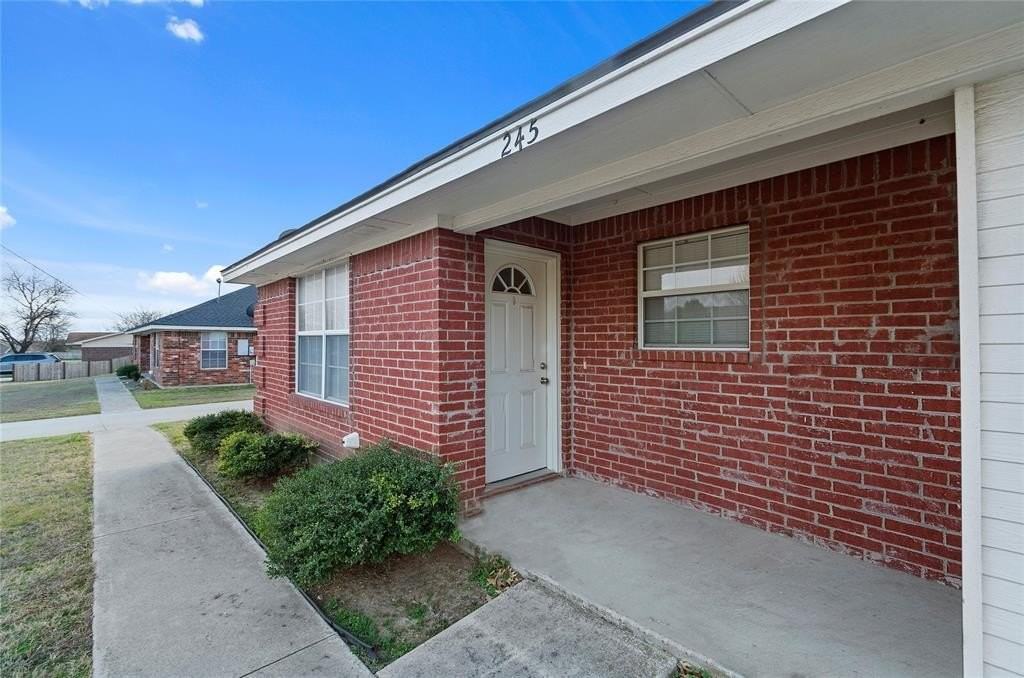 225 Oak Ct #225 - Photo 2 of 30