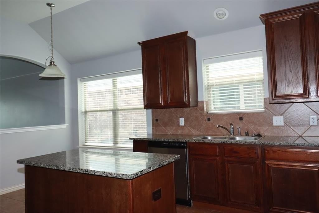 205 Cedar Creek Dr - Photo 5 of 25