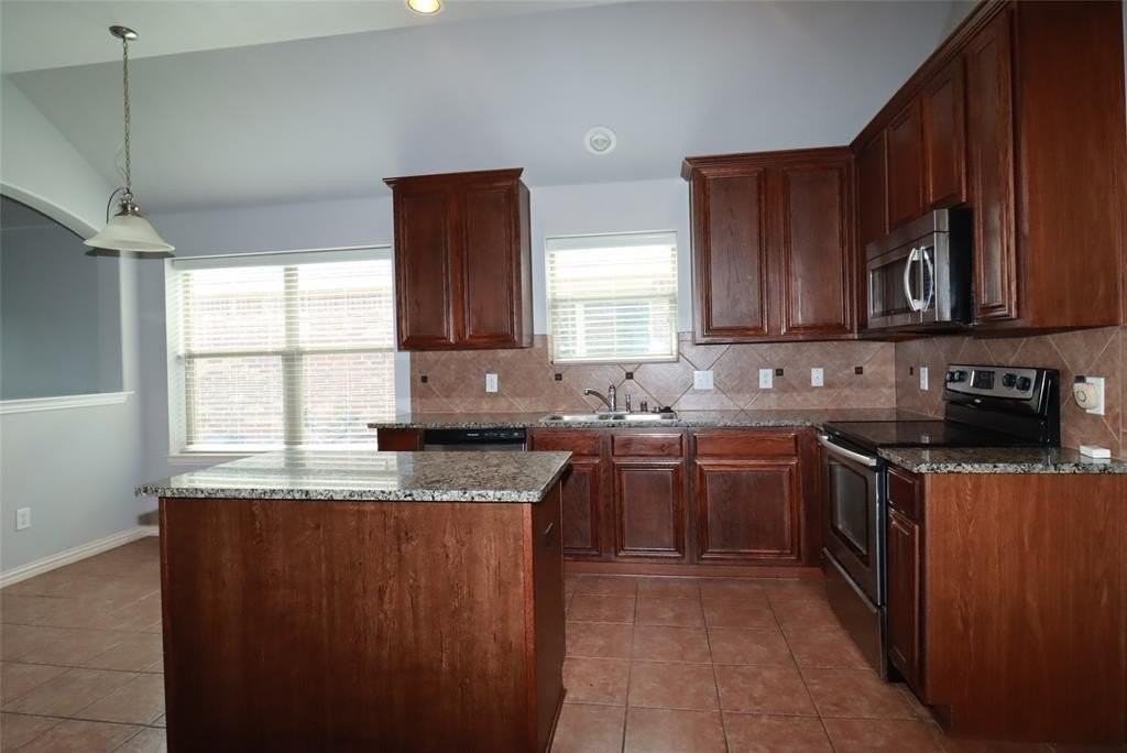 205 Cedar Creek Dr - Photo 6 of 25