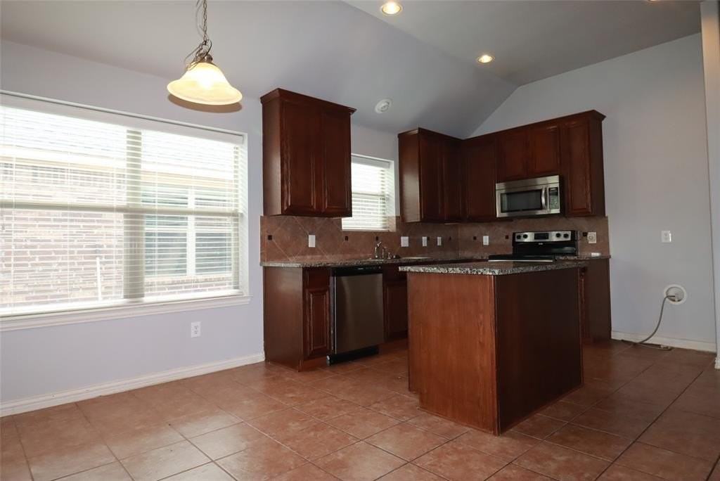 205 Cedar Creek Dr - Photo 7 of 25